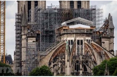 Pháp bắt đầu tháo dỡ hệ thống giàn giáo tại Nhà thờ Đức Bà