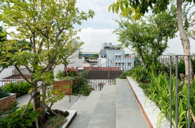 Ngôi nhà với sân thượng hệt như công viên - MDA Architecture