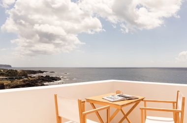 Khách sạn WHITE ở Azores được lột xác lấy cảm hứng từ cảnh quan núi lửa của quần đảo