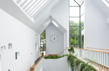 Gather House – Không gian gắn kết tràn ngập sắc xanh và ánh sáng của gia đình 5 thành viên | Story Architecture