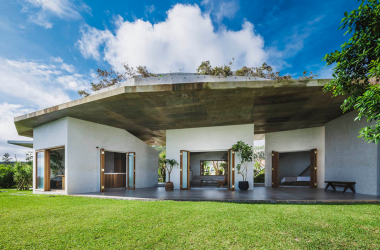 Studio Cochi Architects: Công trình nhà ở kết hợp khách sạn ‘ẩn mình’ giữa núi rừng