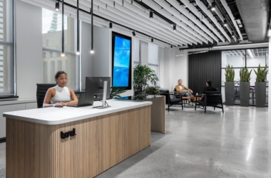 Một không gian văn phòng linh hoạt và hợp tác tại văn phòng Bond Brand Loyalty ở Toronto