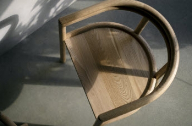 Thiết kế làm từ gỗ sồi cho không gian hiện đại